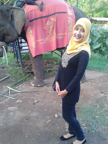 Dwi Tirta foto Bersama Gajah